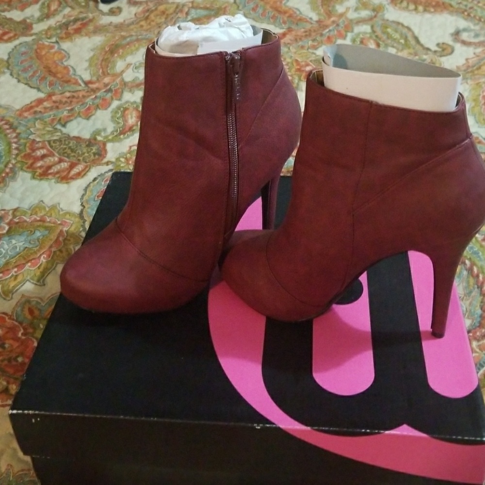 Brand New Michael Antonio Leather Ankle Boots